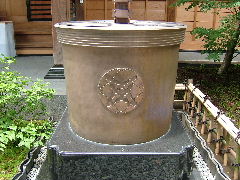 永称寺の天水鉢